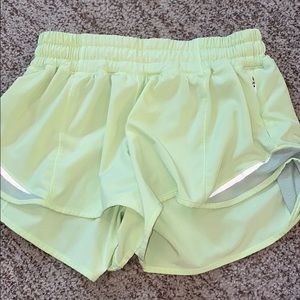 lululemon hotty hot shorts size 2
